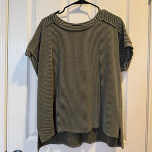 7th Ray Textured Olive Green T Shirt Women’s Size M